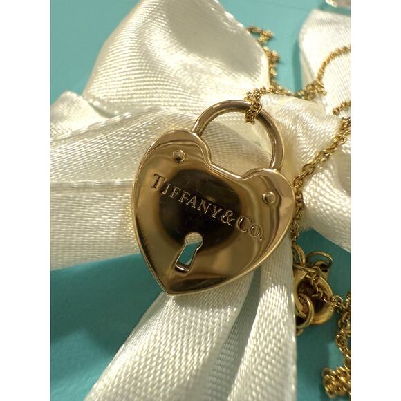 Tiffany Co 18k Gold Keyhole Padlock Lock Heart Pendant Charm Necklace 16” 6g